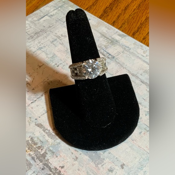 NWOT Solitaire Engagement Ring - Cubic Zirconias- 925 - Sz 6.75 - JTV - Picture 5 of 11